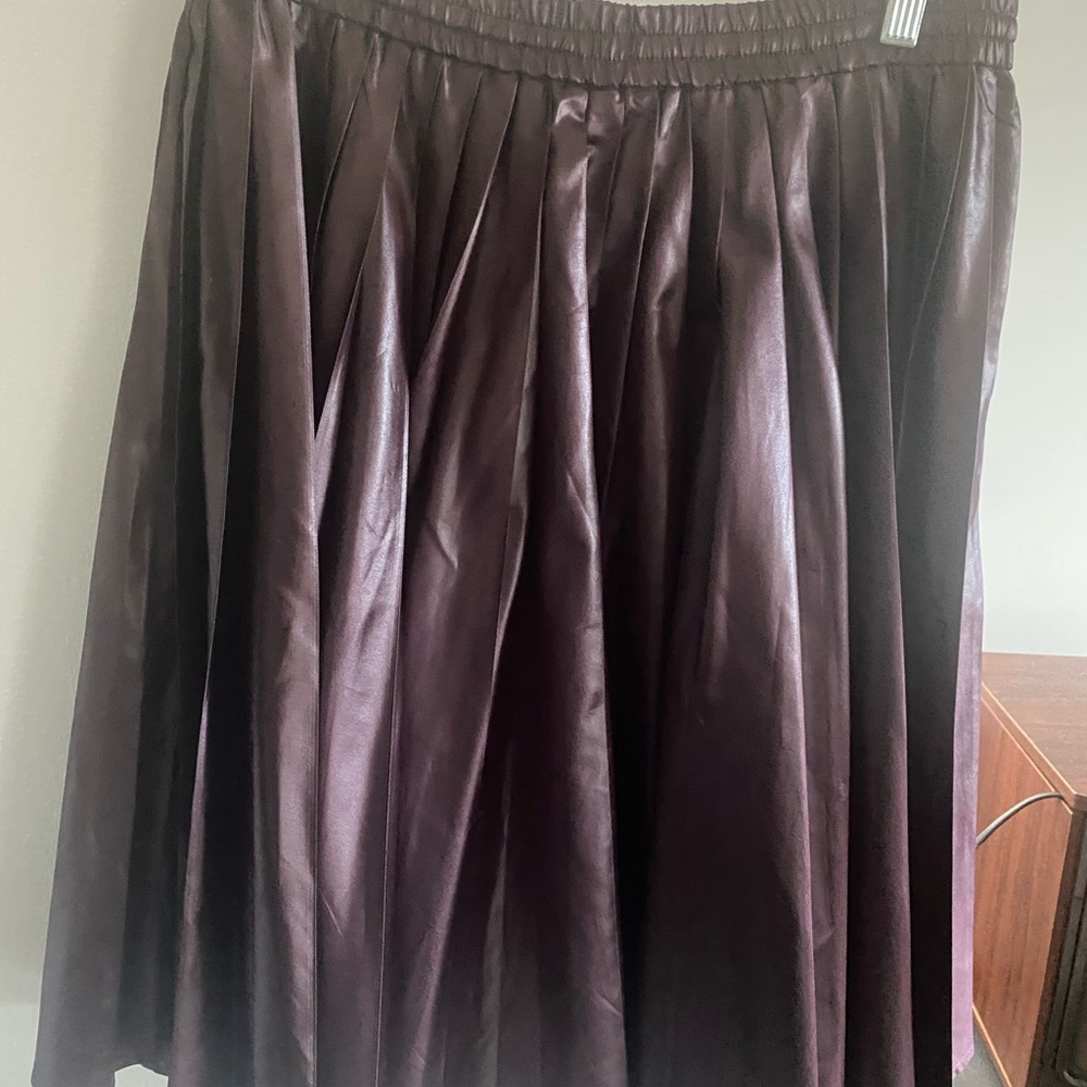 Vintage Pleated plum Prada skirt size 42